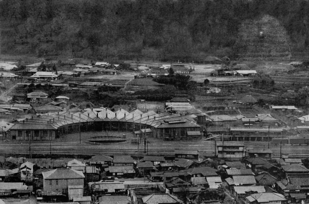 山北駅・山北機関庫（昭和初期）出典「年間無事故完成記念」 