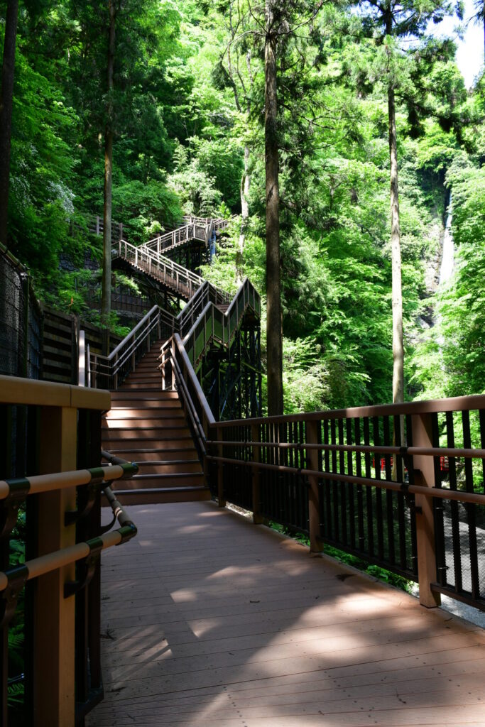 山北町・洒水の滝遊歩道が完成しました